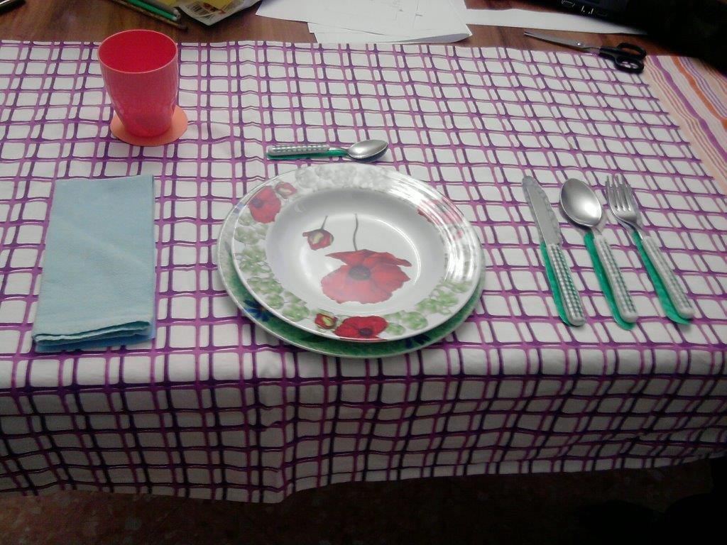 una tavola apparecchiata utilizzata per l'orientamento