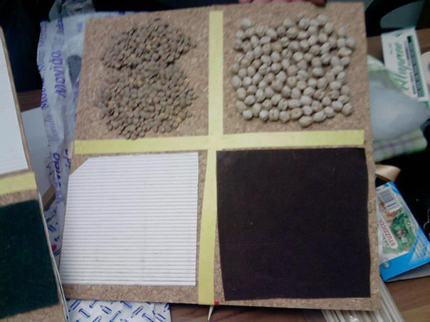 tavole multisensoriali divisa in 4 quadranti diversi per materiali e colori